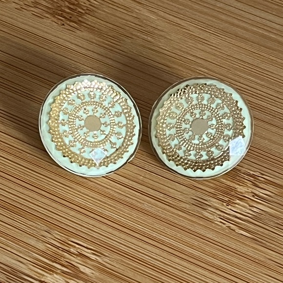 Mint green and gold filigree earrings - Picture 1 of 5